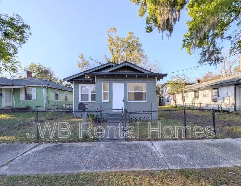 1316 W 31st St - Photo 2 of 17