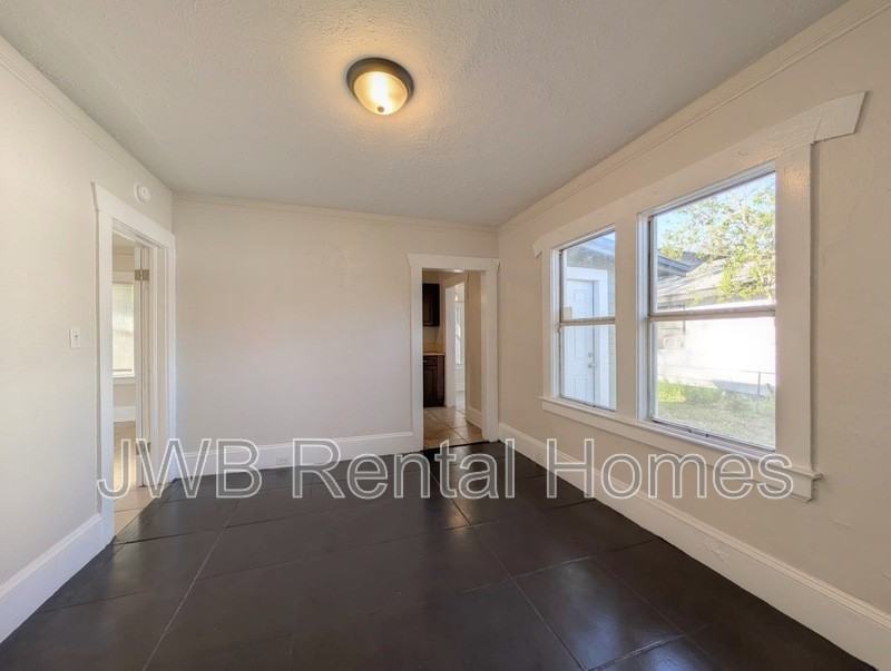 1316 W 31st St - Photo 6 of 17