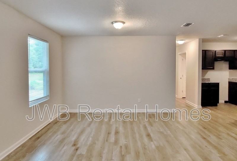 7823 Dekle Ave - Photo 4 of 9