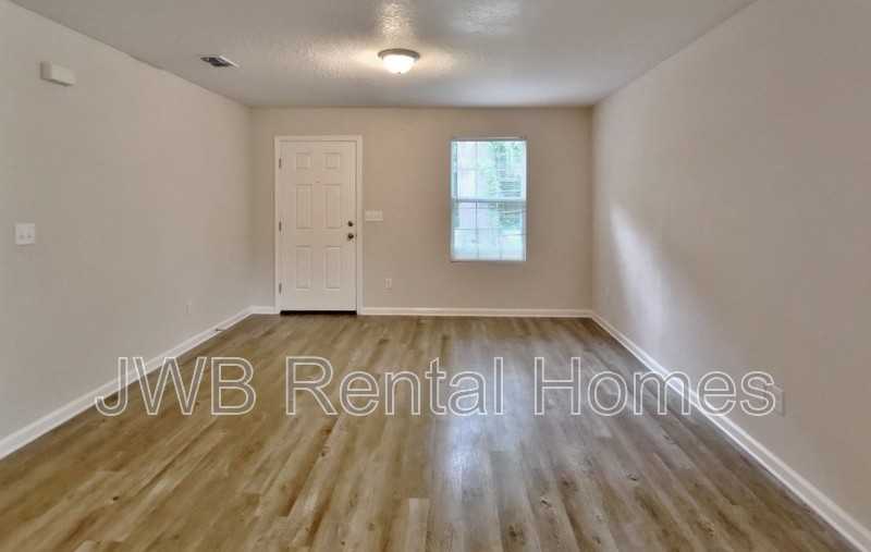 7823 Dekle Ave - Photo 5 of 9