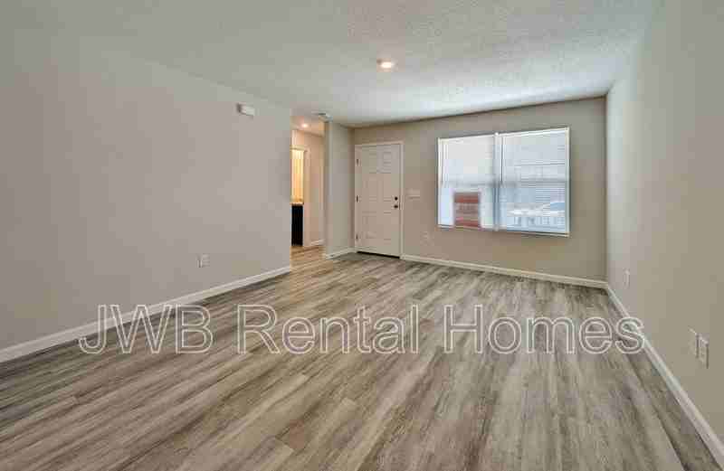 1217 Swift St - Photo 5 of 10