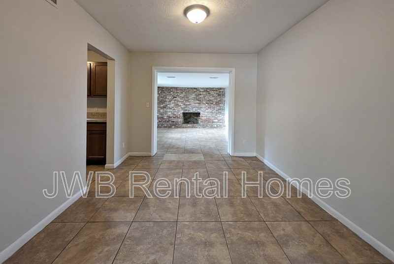 3026 Rogero Rd - Photo 4 of 11