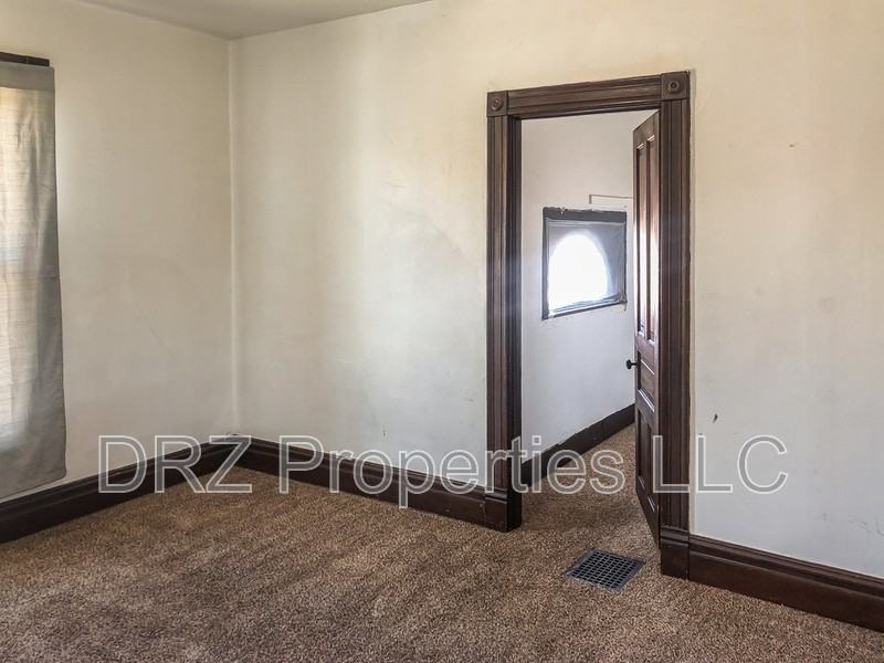 1012 Bridge St Nw #2UPPER - Photo 3 of 15