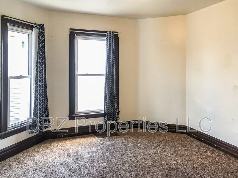 1012 Bridge St Nw #2UPPER - Photo 4 of 15