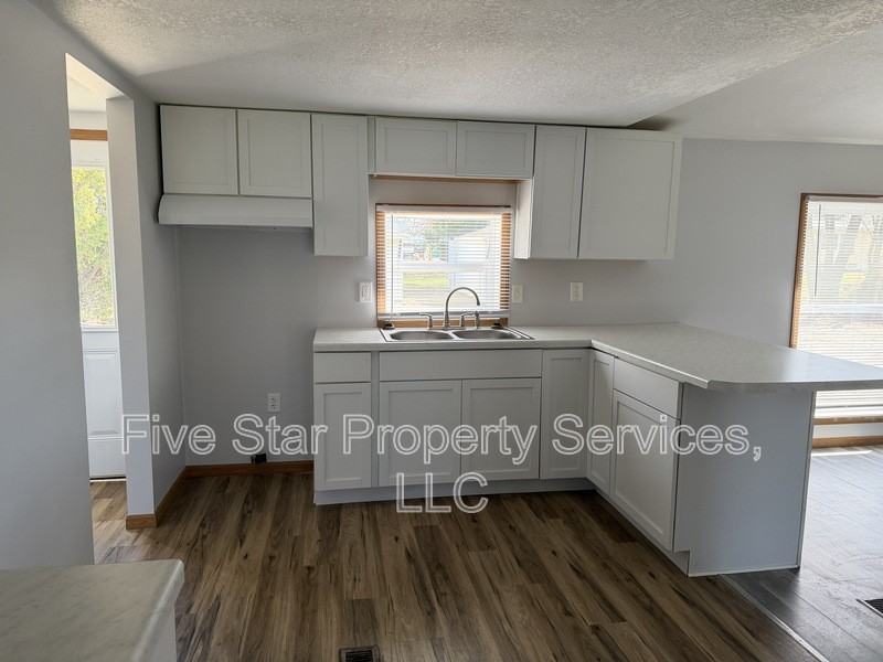 101 S Kennedy Ave - Photo 2 of 9