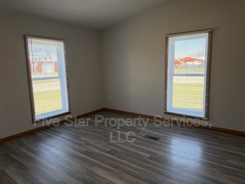 101 S Kennedy Ave - Photo 3 of 9