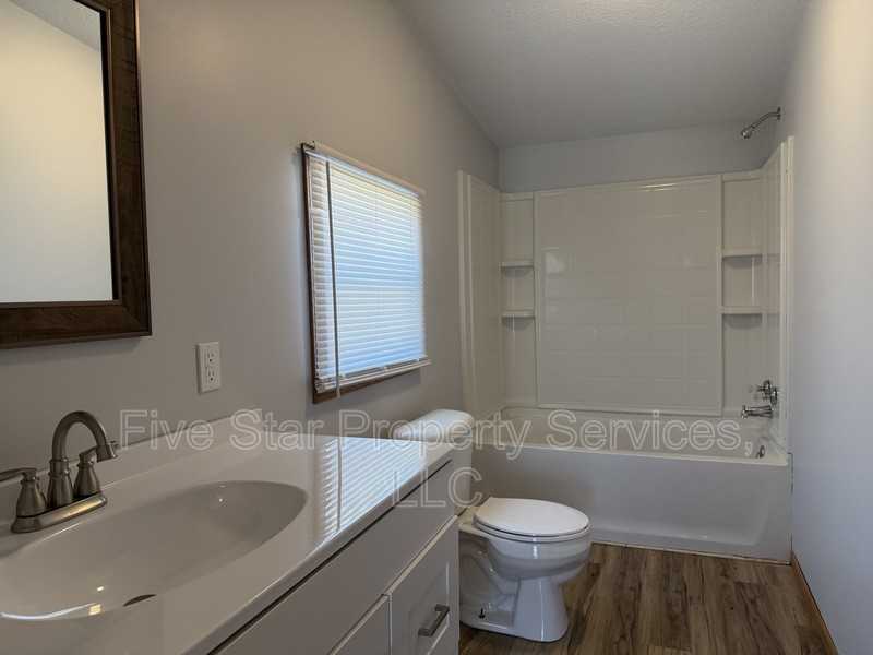 101 S Kennedy Ave - Photo 4 of 9