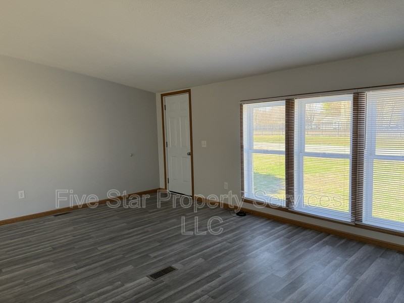 101 S Kennedy Ave - Photo 5 of 9