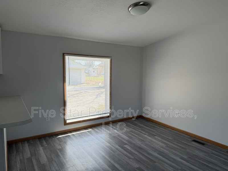 101 S Kennedy Ave - Photo 6 of 9