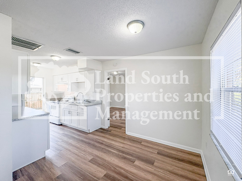 420 Allamanda Dr - Photo 5 of 16