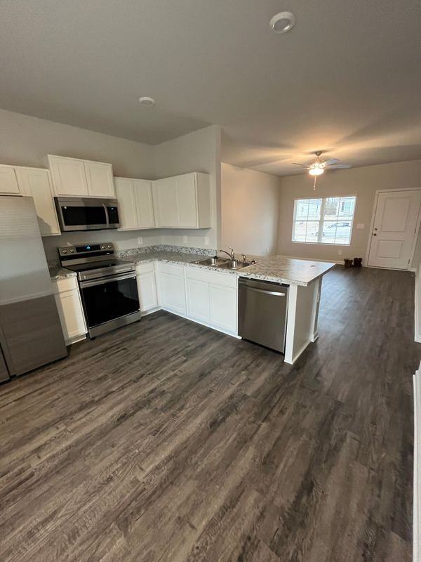 154 Olde Hearth Rd - Photo 4 of 13