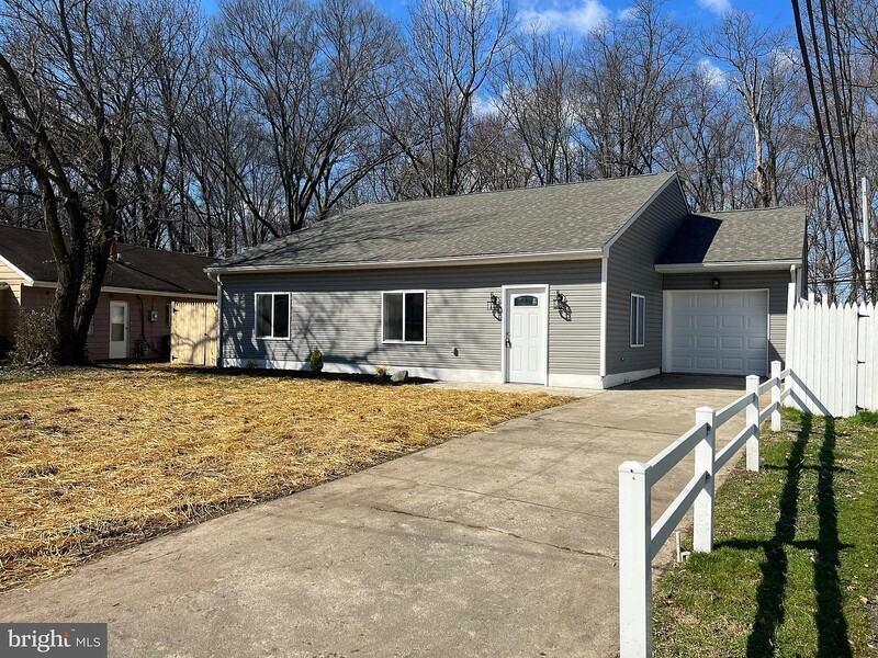 141 Bunche Blvd - Photo 2 of 19