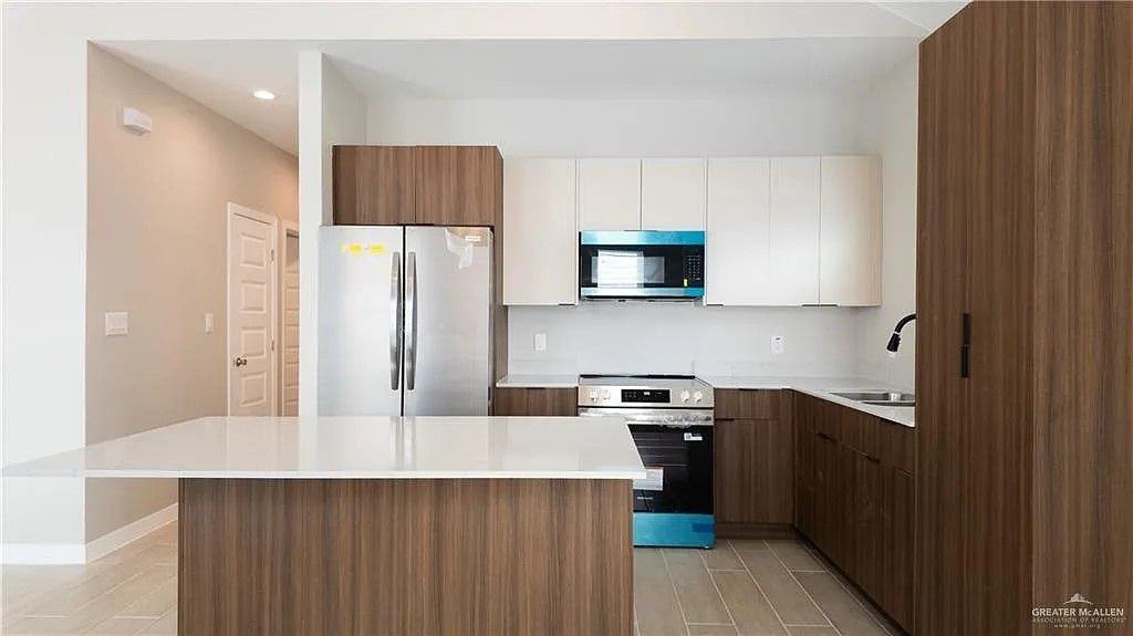 705 Deanne Dr ##3 - Photo 4 of 18