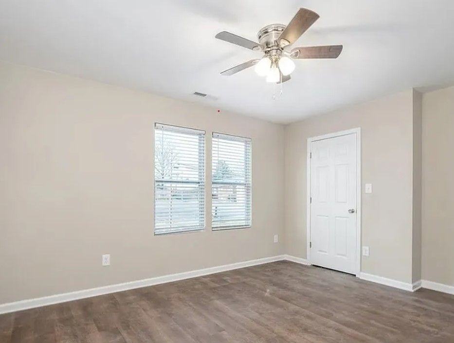 1347 Ontario Dr - Photo 2 of 6