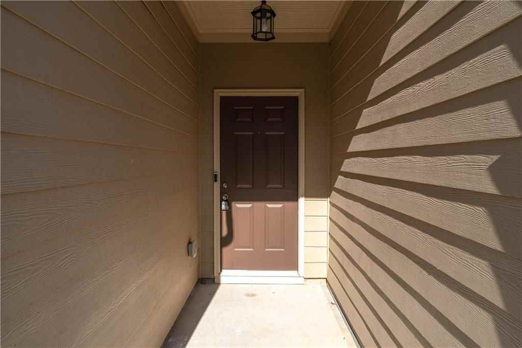 327 Cashes Ct - Photo 3 of 32