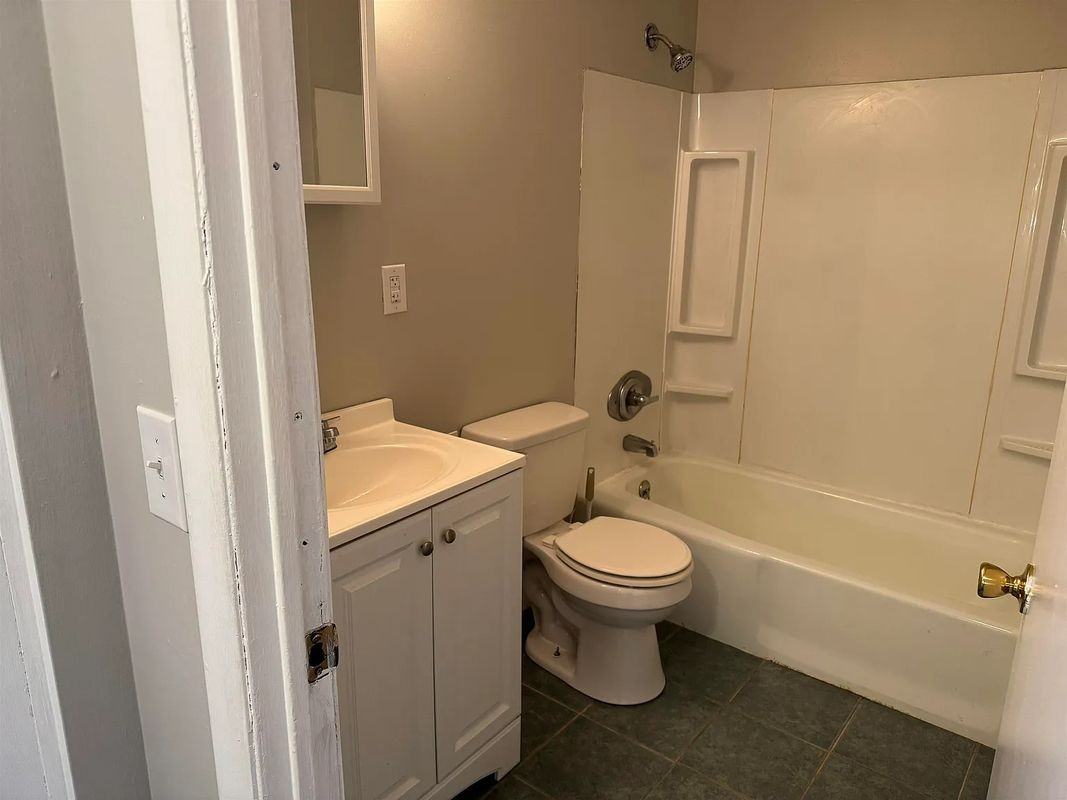 128 Loudon Rd ##12f - Photo 7 of 10