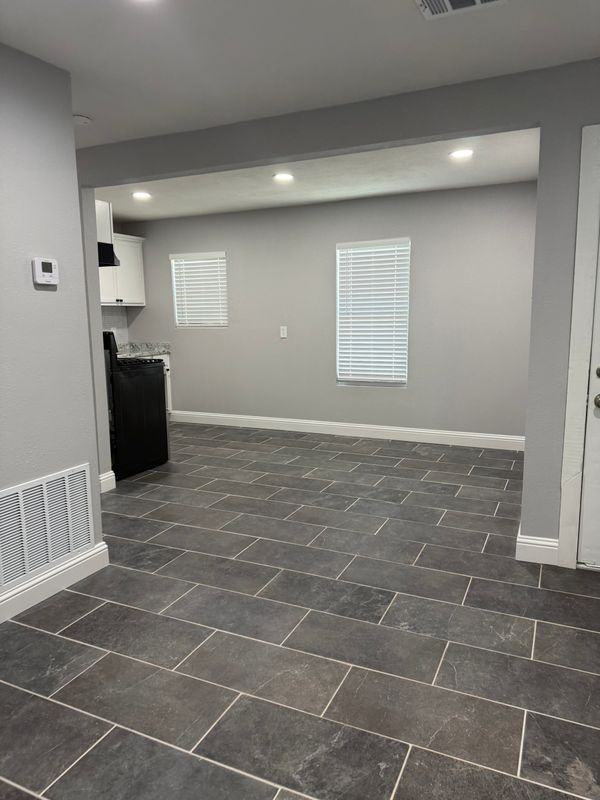 4040 Neches St - Photo 2 of 9