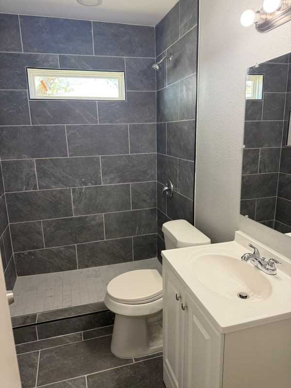 4040 Neches St - Photo 6 of 9