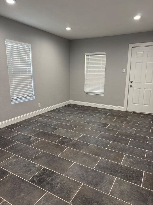 4040 Neches St - Photo 7 of 9