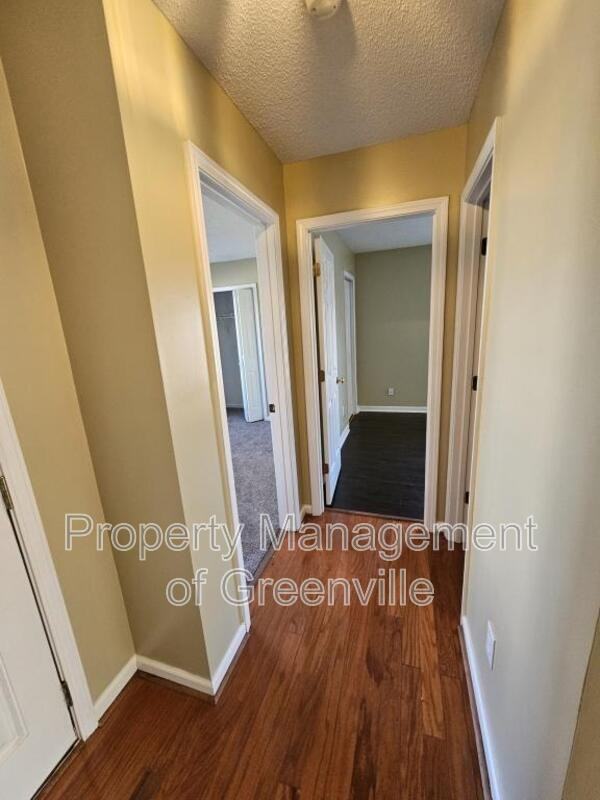 406 Flanders Ct - Photo 4 of 20
