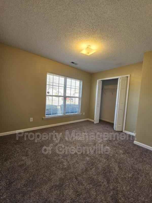 406 Flanders Ct - Photo 5 of 20