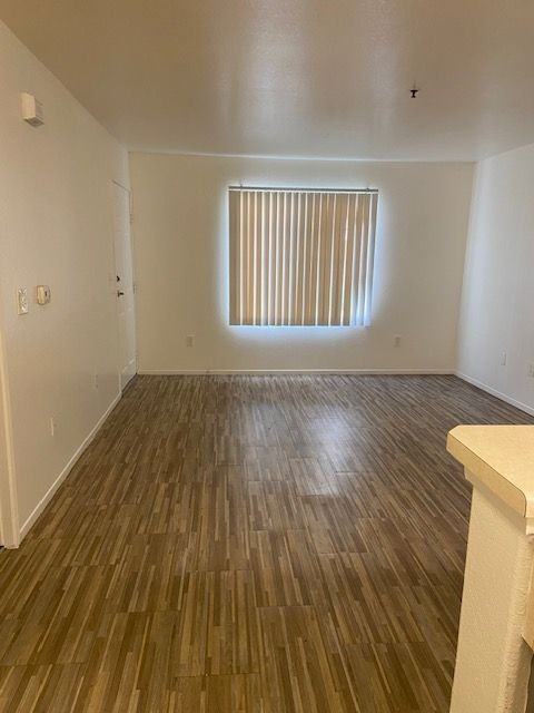 1011 W 91st St ##3 - Photo 3 of 8