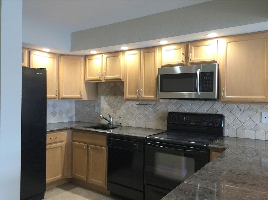 1100 Crystal Lake Dr - Photo 2 of 10