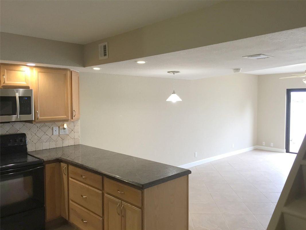 1100 Crystal Lake Dr - Photo 3 of 10