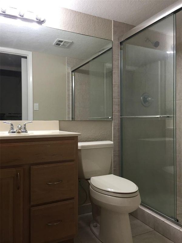 1100 Crystal Lake Dr - Photo 5 of 10