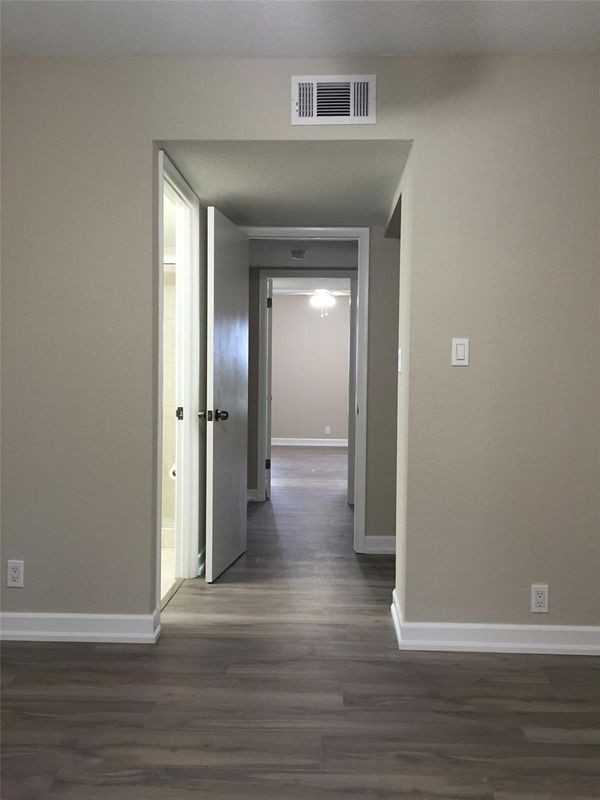 1100 Crystal Lake Dr - Photo 7 of 10