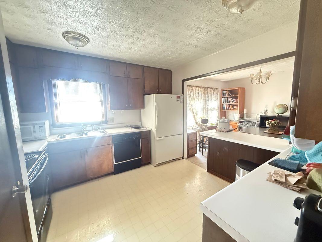 258 Plantation Rd Sw - Photo 2 of 10