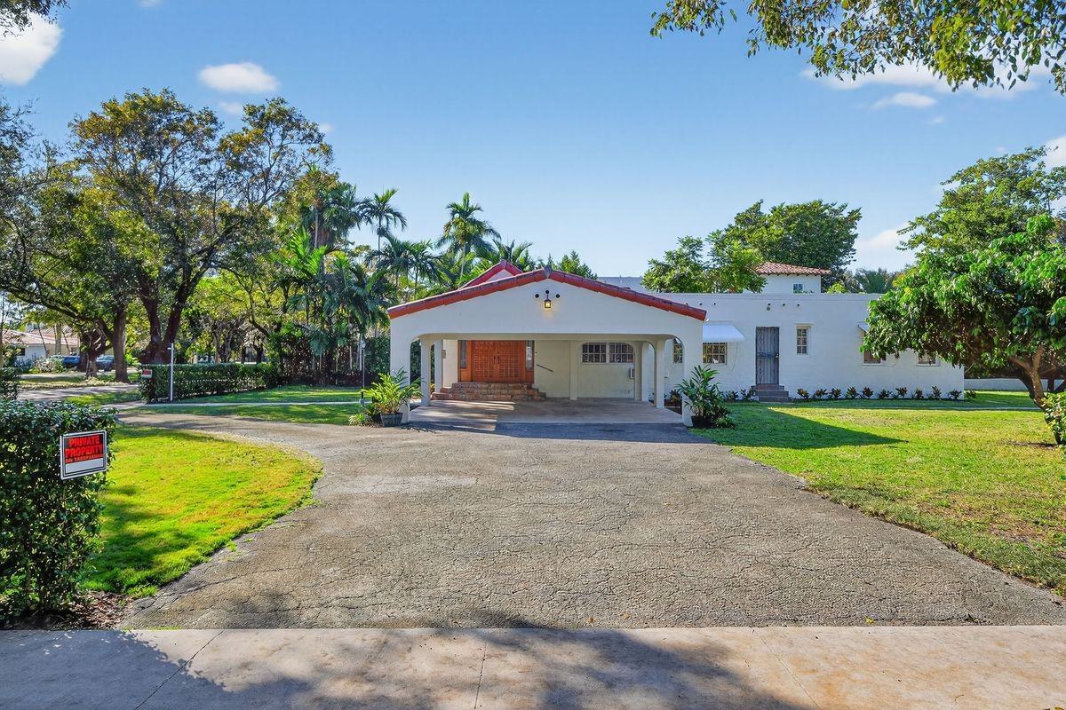 1305 Alhambra Cir - Photo 2 of 43