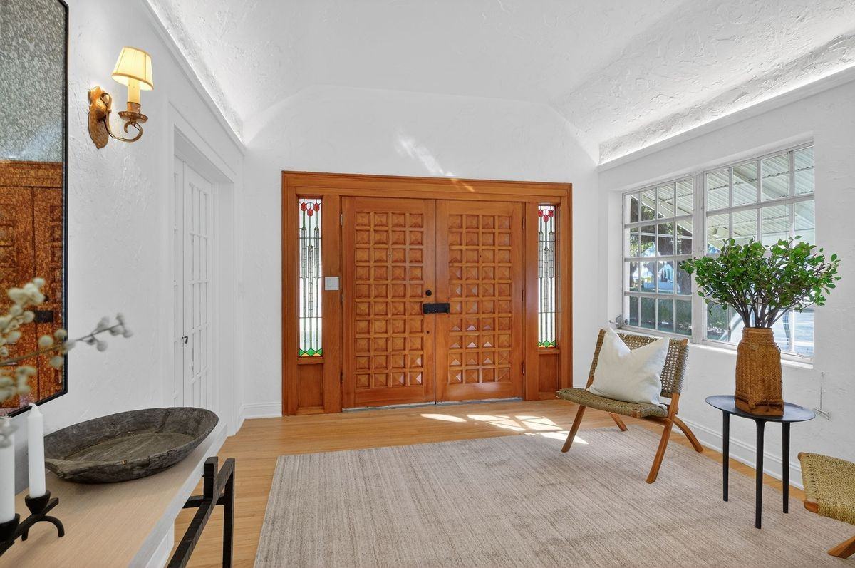 1305 Alhambra Cir - Photo 6 of 43