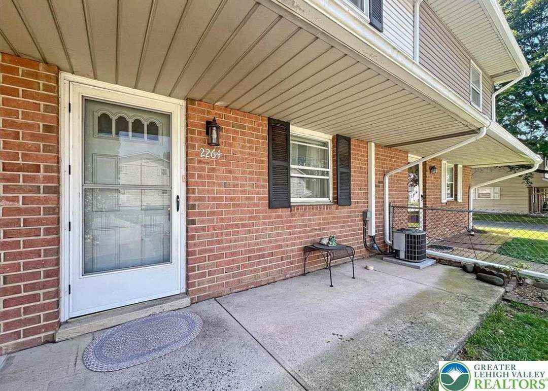 2264 Barness Dr - Photo 2 of 28