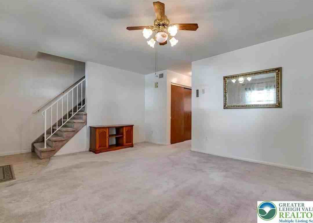 2264 Barness Dr - Photo 4 of 28