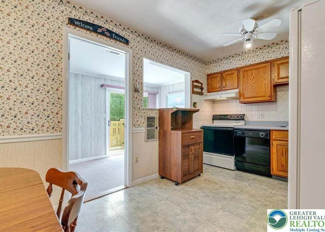 2264 Barness Dr - Photo 5 of 28