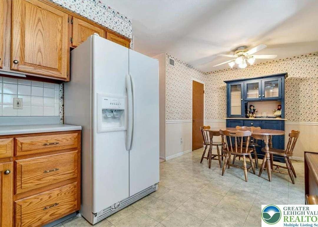 2264 Barness Dr - Photo 6 of 28