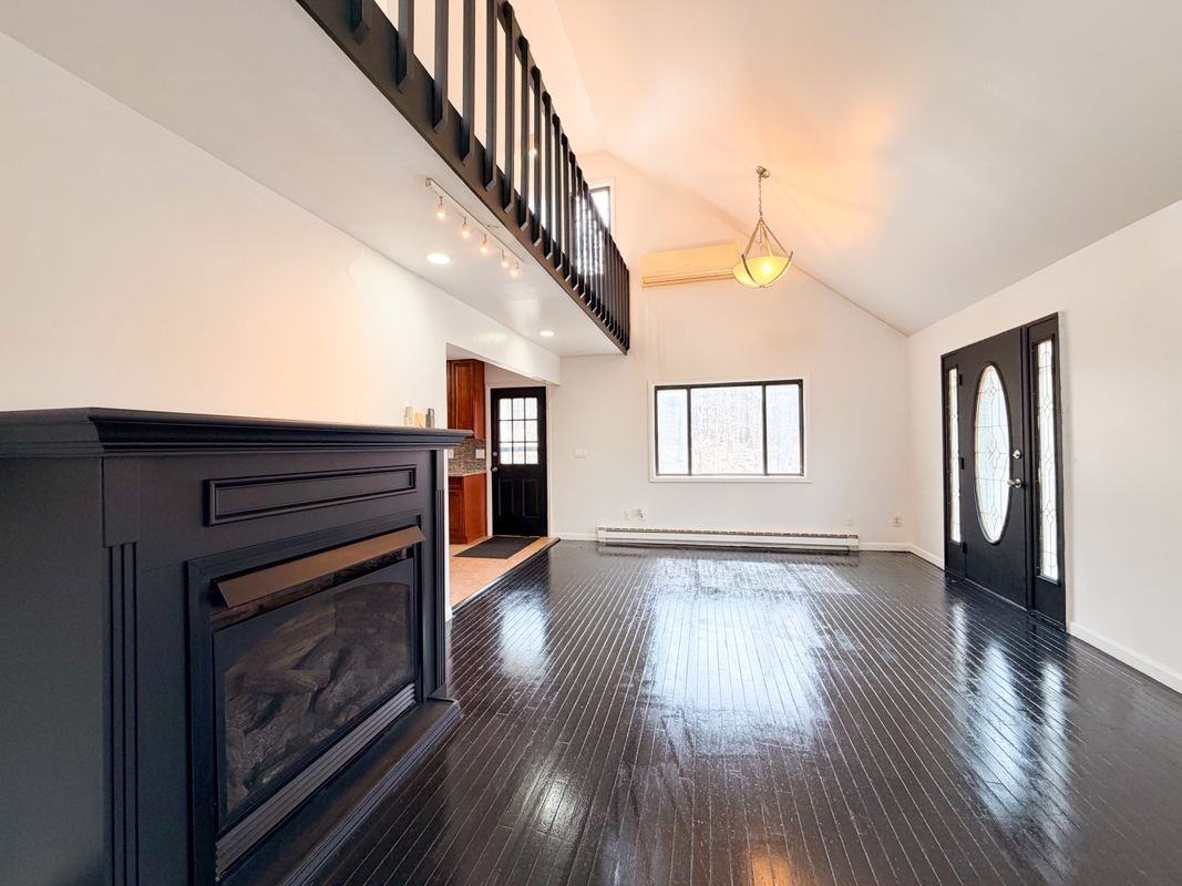 811 Hickory Ct
