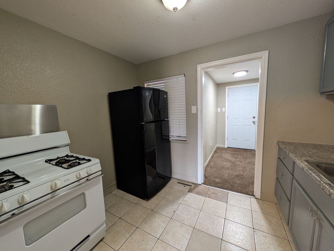 1537 Uinta St - Photo 3 of 14