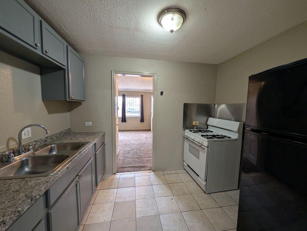 1537 Uinta St - Photo 4 of 14