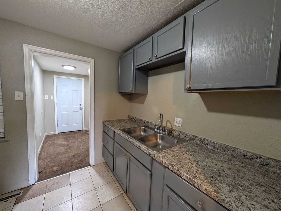 1537 Uinta St - Photo 5 of 14