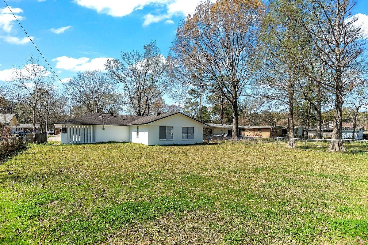 1455 Marilyn Dr - Photo 4 of 24