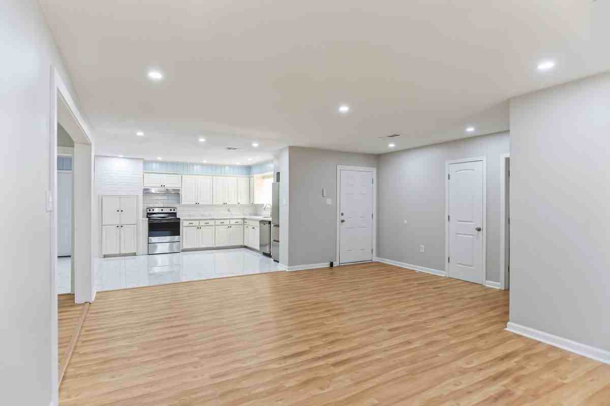 1455 Marilyn Dr - Photo 5 of 24