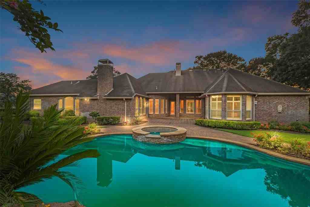 19309 Whispering Grv E - Photo 7 of 40