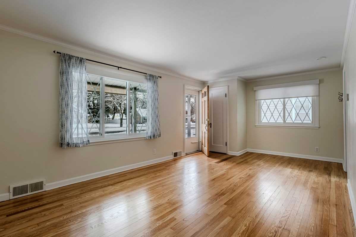 602 E Garden St - Photo 3 of 29