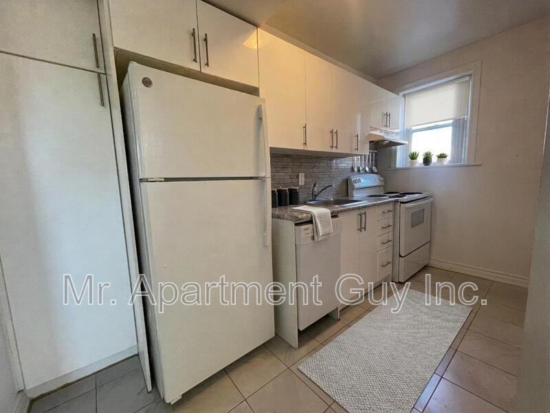 2 Balsam Ave S #2 - Photo 4 of 5