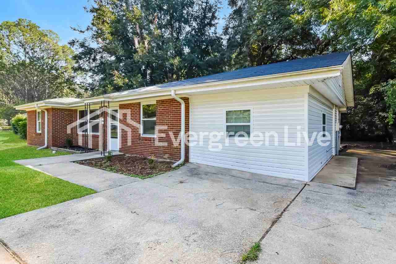 3708 Honeysuckle Rd - Photo 3 of 12