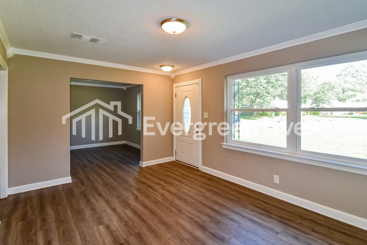 3708 Honeysuckle Rd - Photo 4 of 12