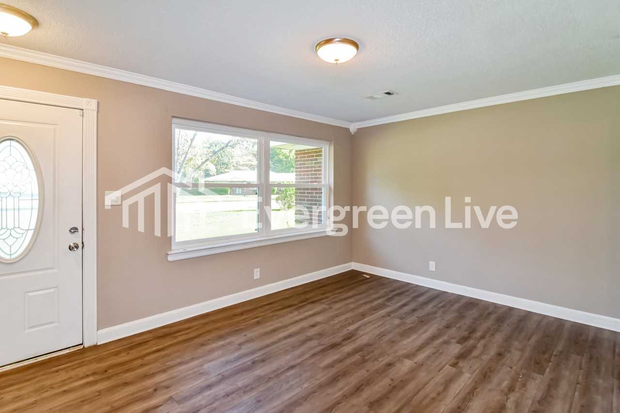 3708 Honeysuckle Rd - Photo 5 of 12