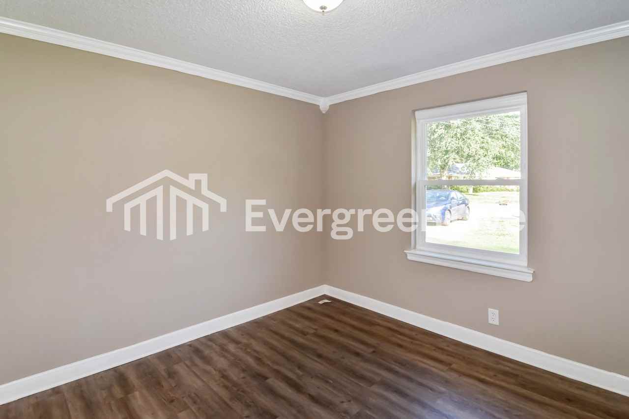 3708 Honeysuckle Rd - Photo 6 of 12